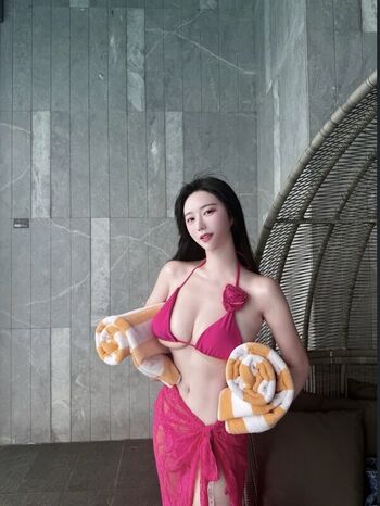 Full leaked Honeyvivi private photo