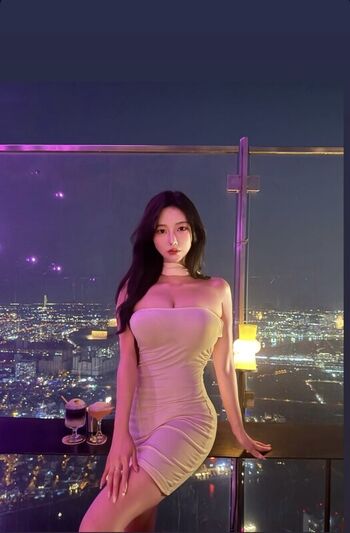 Full leaked Honeyvivi private photo