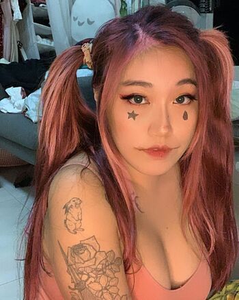 Full leaked Honeyypies private photo
