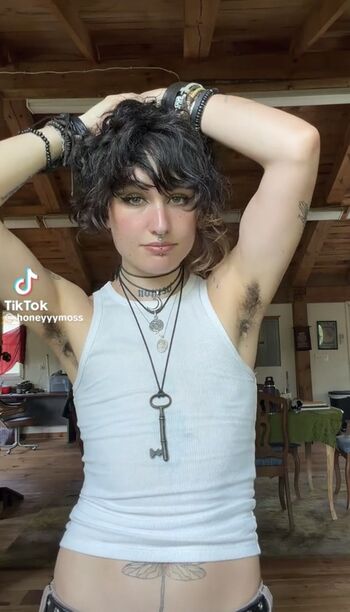 Full leaked Honeyyymoss private photo