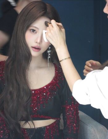 Full leaked Hong eunchae private photo