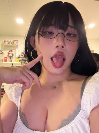 Full leaked Hongbin private photo