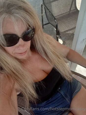 HotStepMomCasey