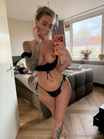 Full leaked Hotwifefleur private photo