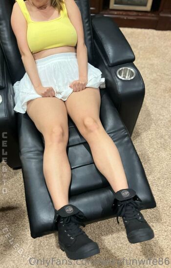 Full leaked Hotyogawife private photo