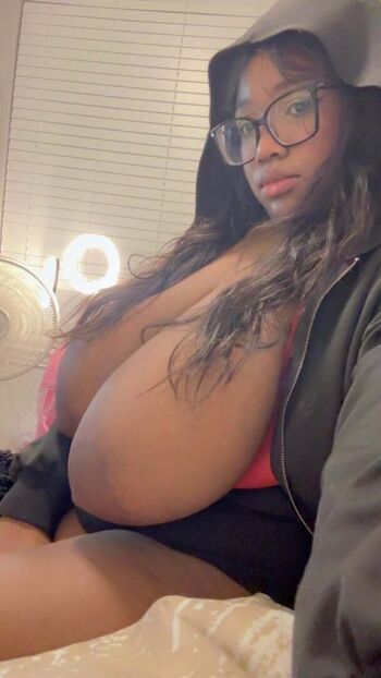 Full leaked Hugetiddybabe private onlyfans photo