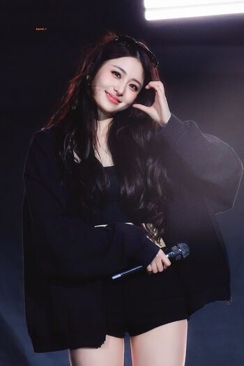 Huh Yunjin 허윤진