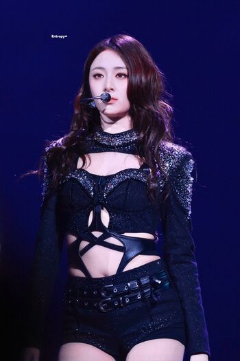 Huh Yunjin 허윤진