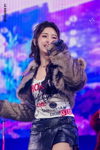 Full leaked Huh yunjin  page private onlyfans photo