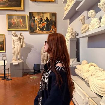 Full leaked Huh yunjin  page private onlyfans photo