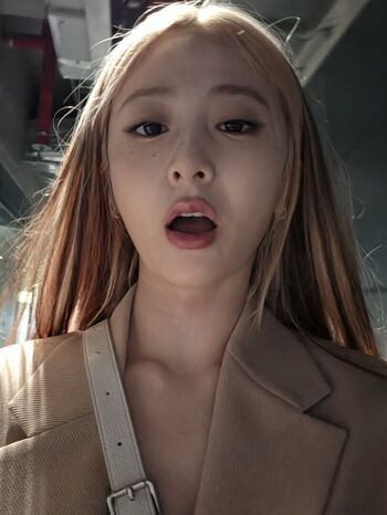 Huh Yunjin 허윤진