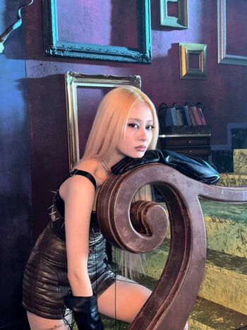 Huh Yunjin 허윤진