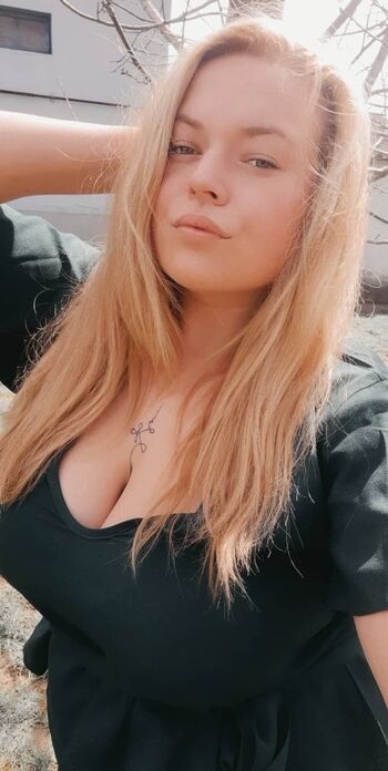 Full leaked Hungarian big tits private photo
