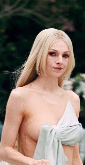 Full leaked Hunter schafer page private photo