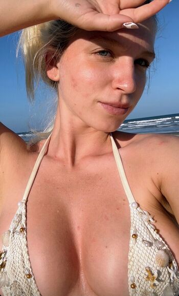 Full leaked Iamcarlavoicu private photo