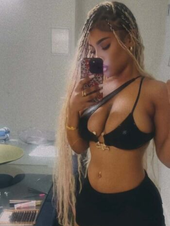 Full leaked Iamskylarmarie page private onlyfans photo