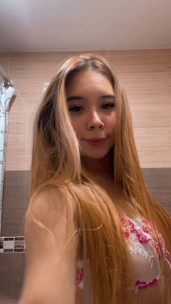 Full leaked Iamvalentina private photo