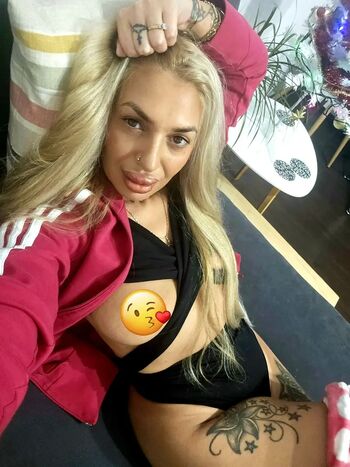 Full leaked Icyvixen private photo