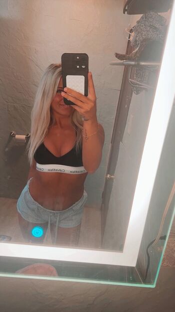 Full leaked Iitsmariiah page private onlyfans photo