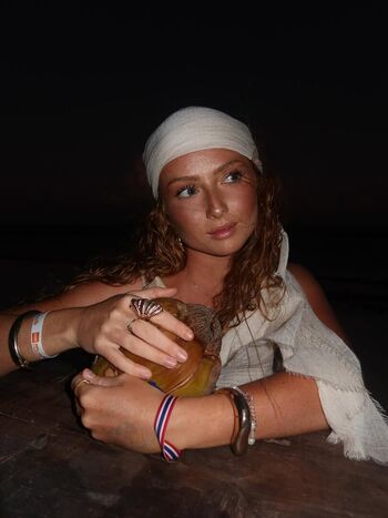 Full leaked Ilonaaln private onlyfans photo