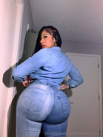 Full leaked Ilovenikkisweets private onlyfans photo