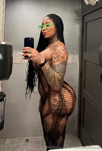 Full leaked Ilovenikkisweets private onlyfans photo