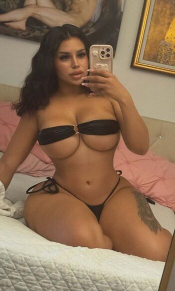 Full leaked Iluvcinnie page private photo