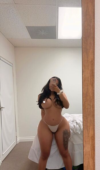 Full leaked Iluvcinnie private photo
