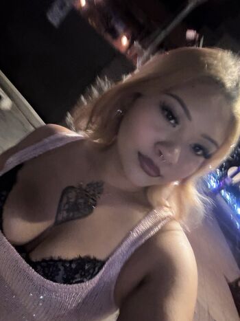 Full leaked Iluvfatitties private photo