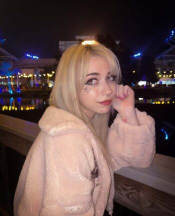 Full leaked Iluvmeww page private onlyfans photo