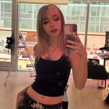 Full leaked Iluvmeww page private onlyfans photo