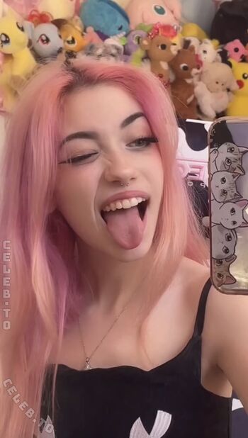 Full leaked Iluvmeww page private photo