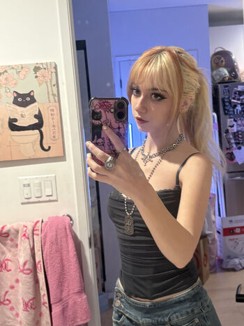 Full leaked Iluvmeww page private photo