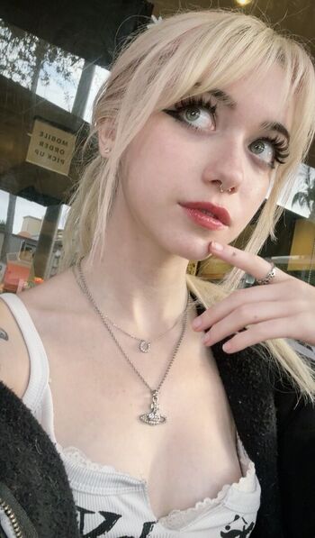 Full leaked Iluvmeww private photo