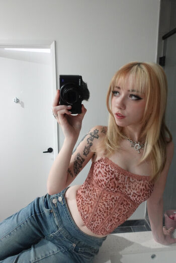 Full leaked Iluvmeww private photo