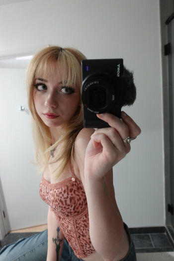 Full leaked Iluvmeww private photo