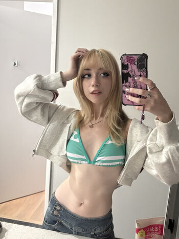 Full leaked Iluvmeww private photo