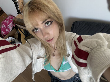 Full leaked Iluvmeww private photo