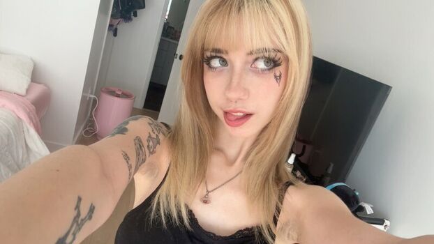 Full leaked Iluvmeww page private photo