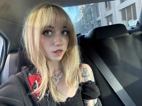 Full leaked Iluvmeww page private photo