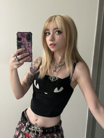 Full leaked Iluvmeww page private photo