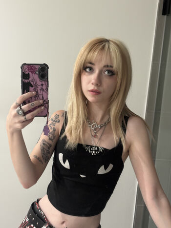 Full leaked Iluvmeww page private photo