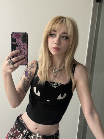 Full leaked Iluvmeww page private photo