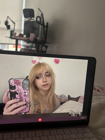 Full leaked Iluvmeww page private photo