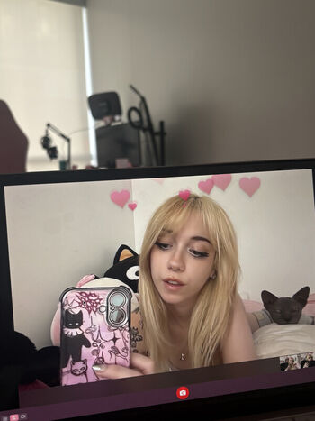 Full leaked Iluvmeww page private photo