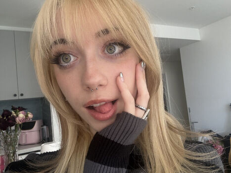 Full leaked Iluvmeww page private photo