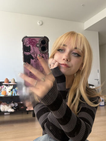 Full leaked Iluvmeww page private photo