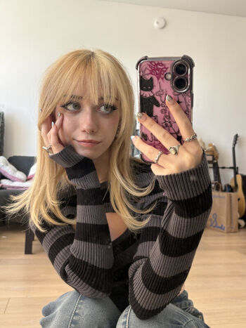 Full leaked Iluvmeww page private photo