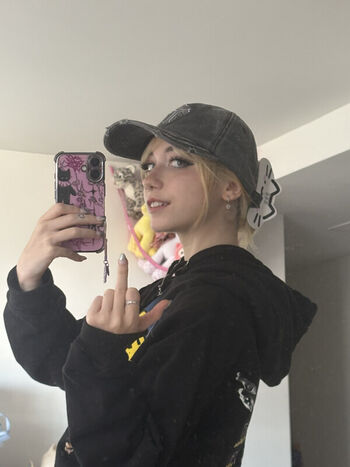 Full leaked Iluvmeww page private photo