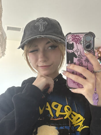 Full leaked Iluvmeww page private photo